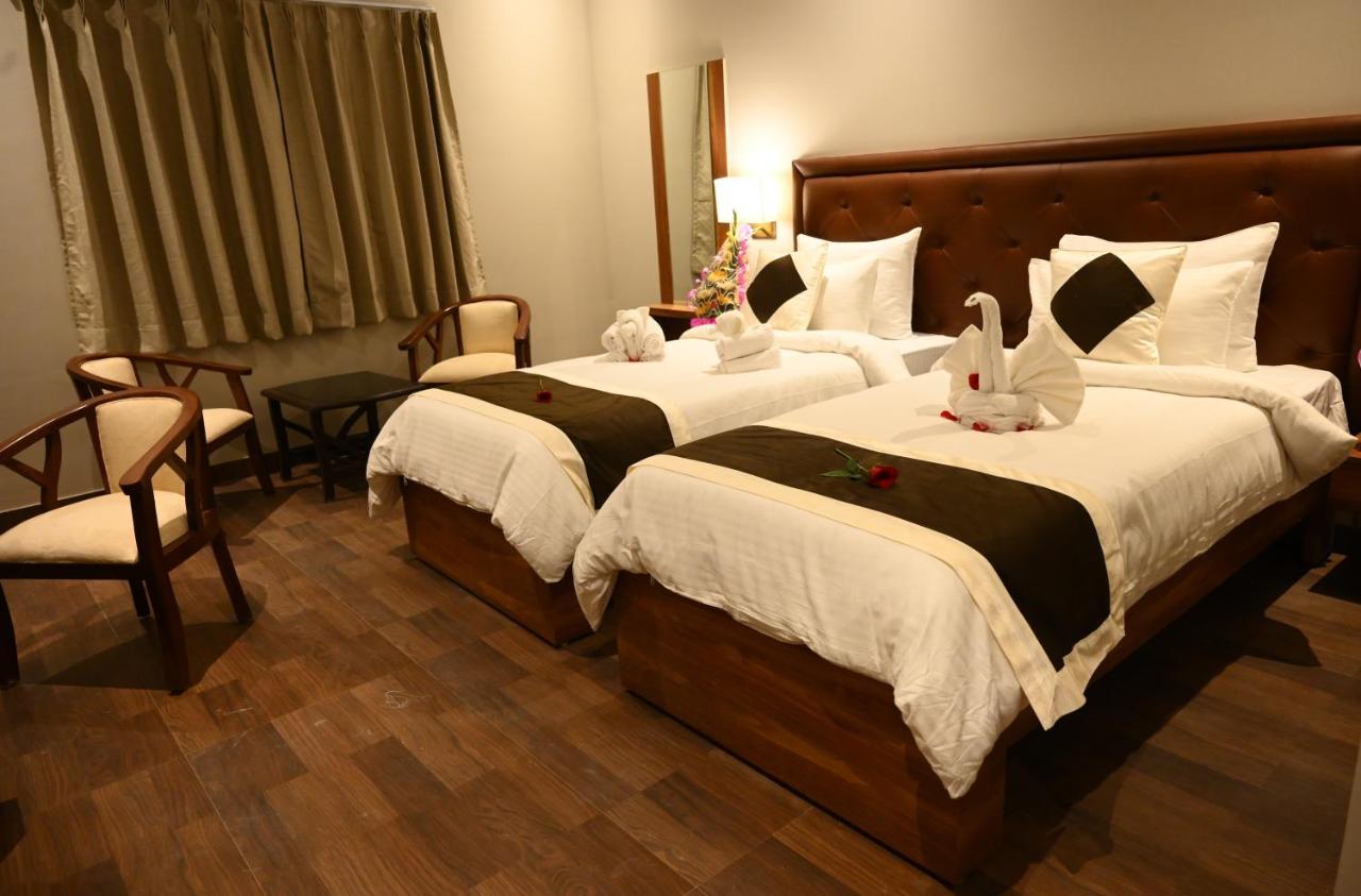Neel Clarks Inn Express Agra  Extérieur photo
