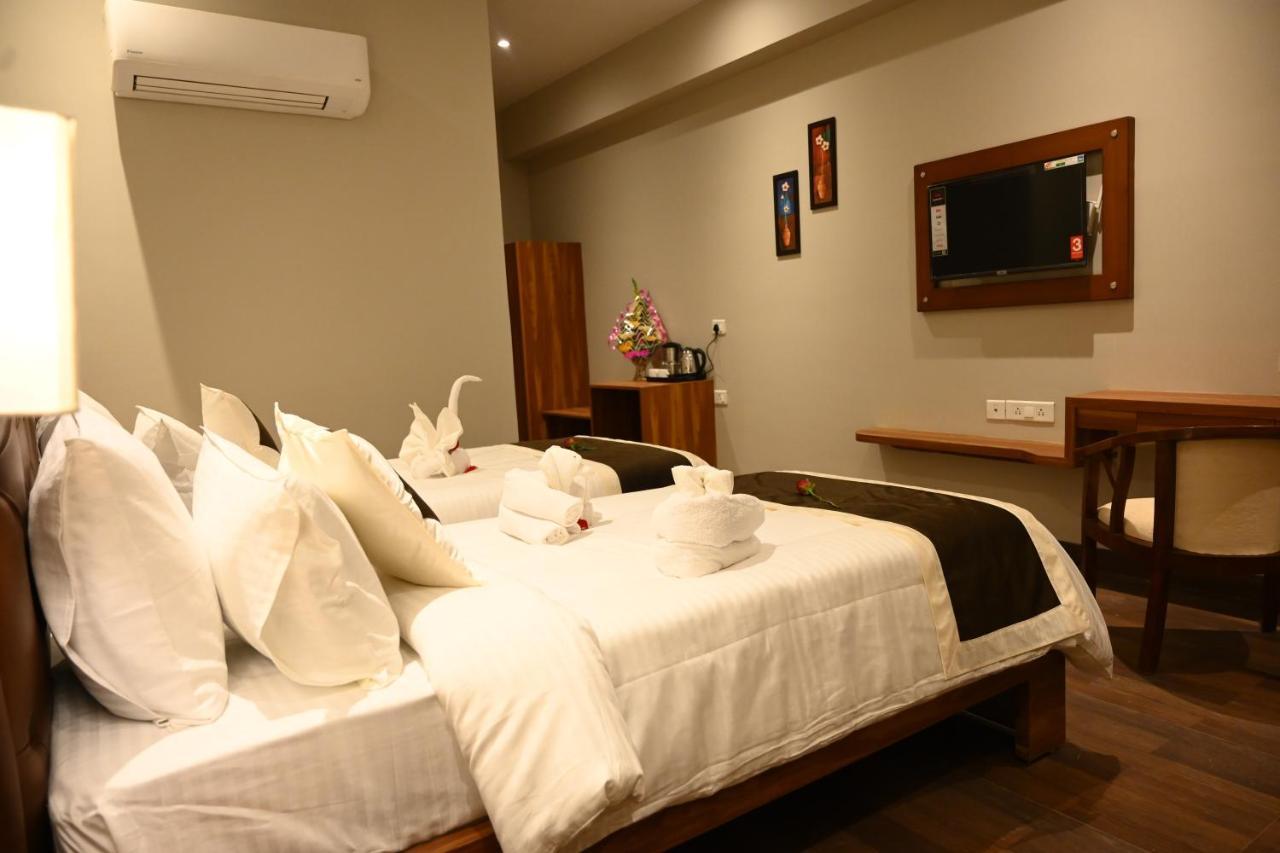 Neel Clarks Inn Express Agra  Extérieur photo