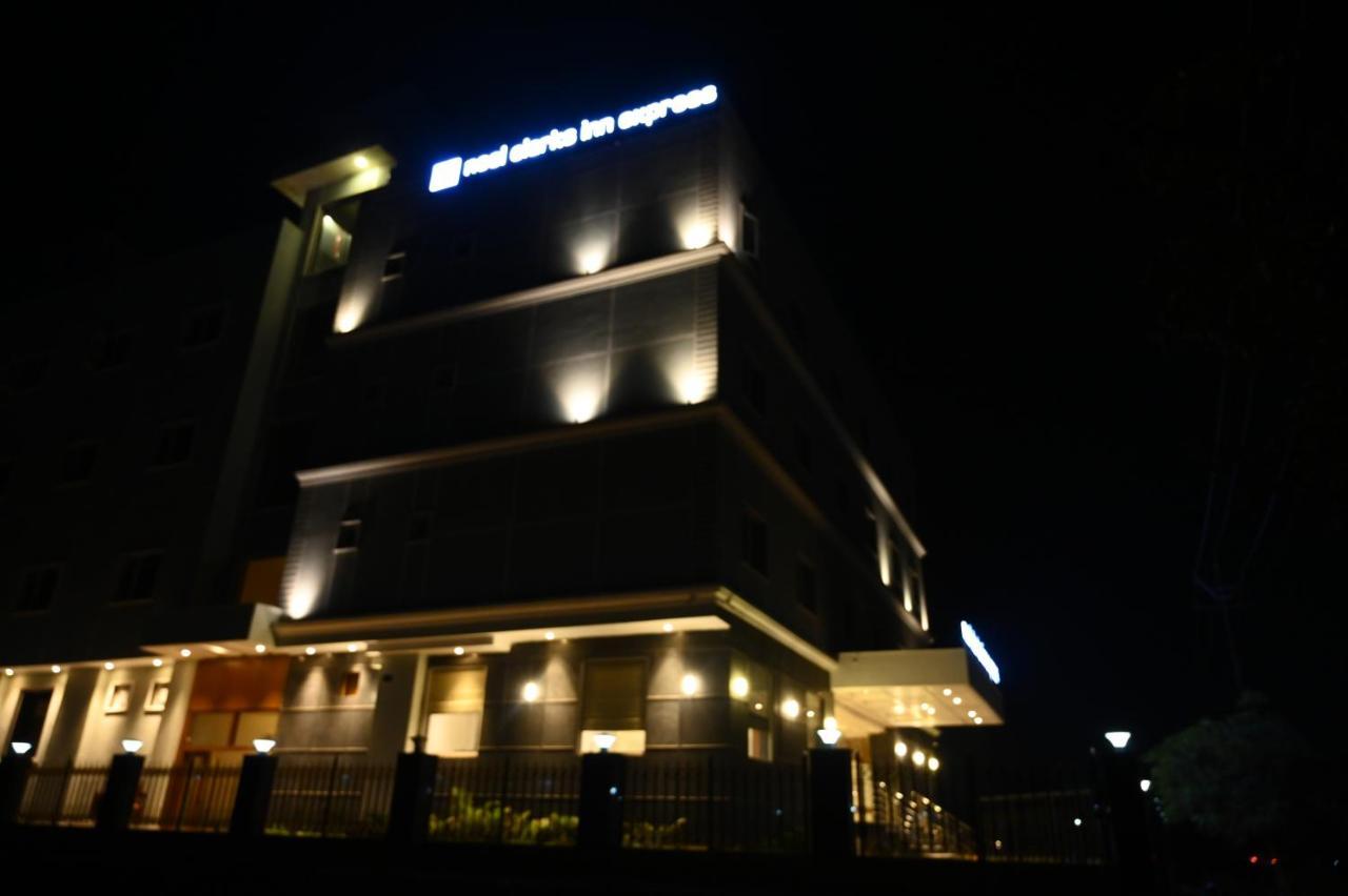 Neel Clarks Inn Express Agra  Extérieur photo