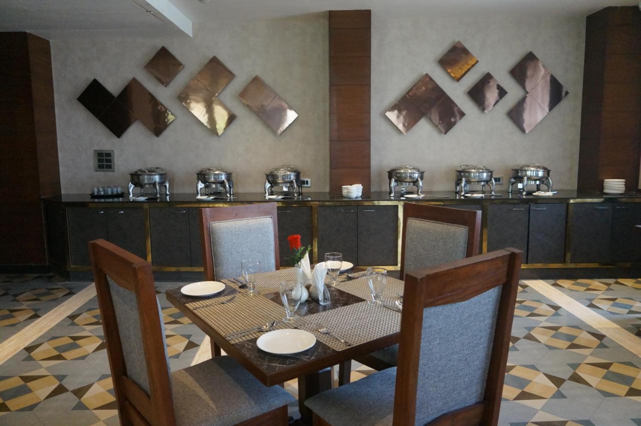 Neel Clarks Inn Express Agra  Extérieur photo