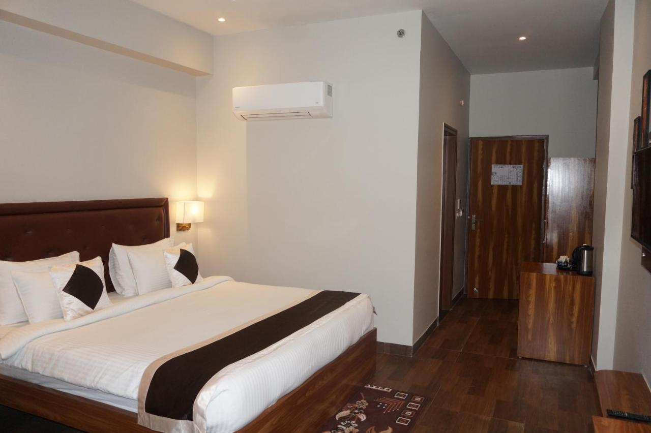 Neel Clarks Inn Express Agra  Extérieur photo
